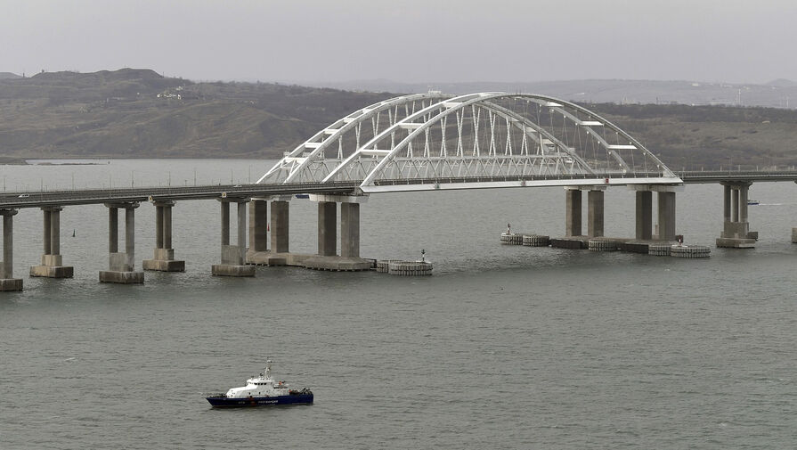 Движение автотранспорта по Крымскому мосту перекрыли на 15 минут