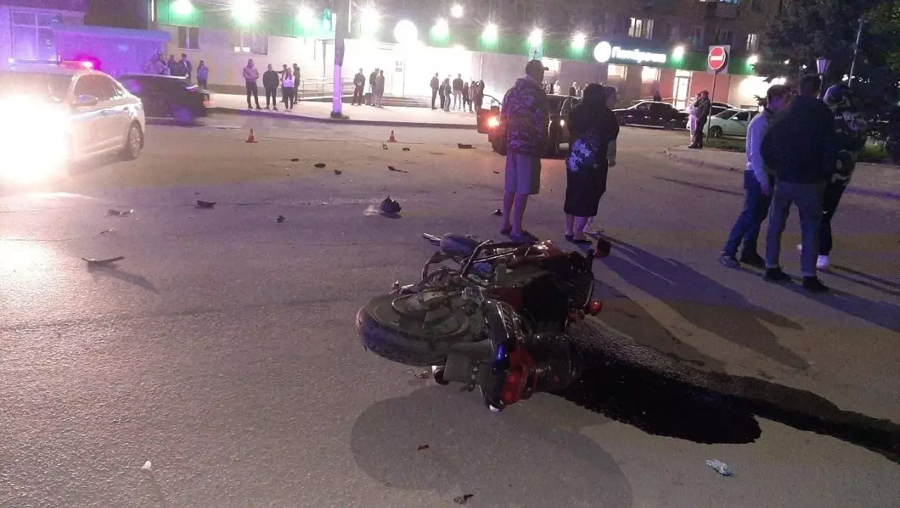 Четыре человека пострадали в ДТП с мотоциклом и кроссовером под Волгоградом