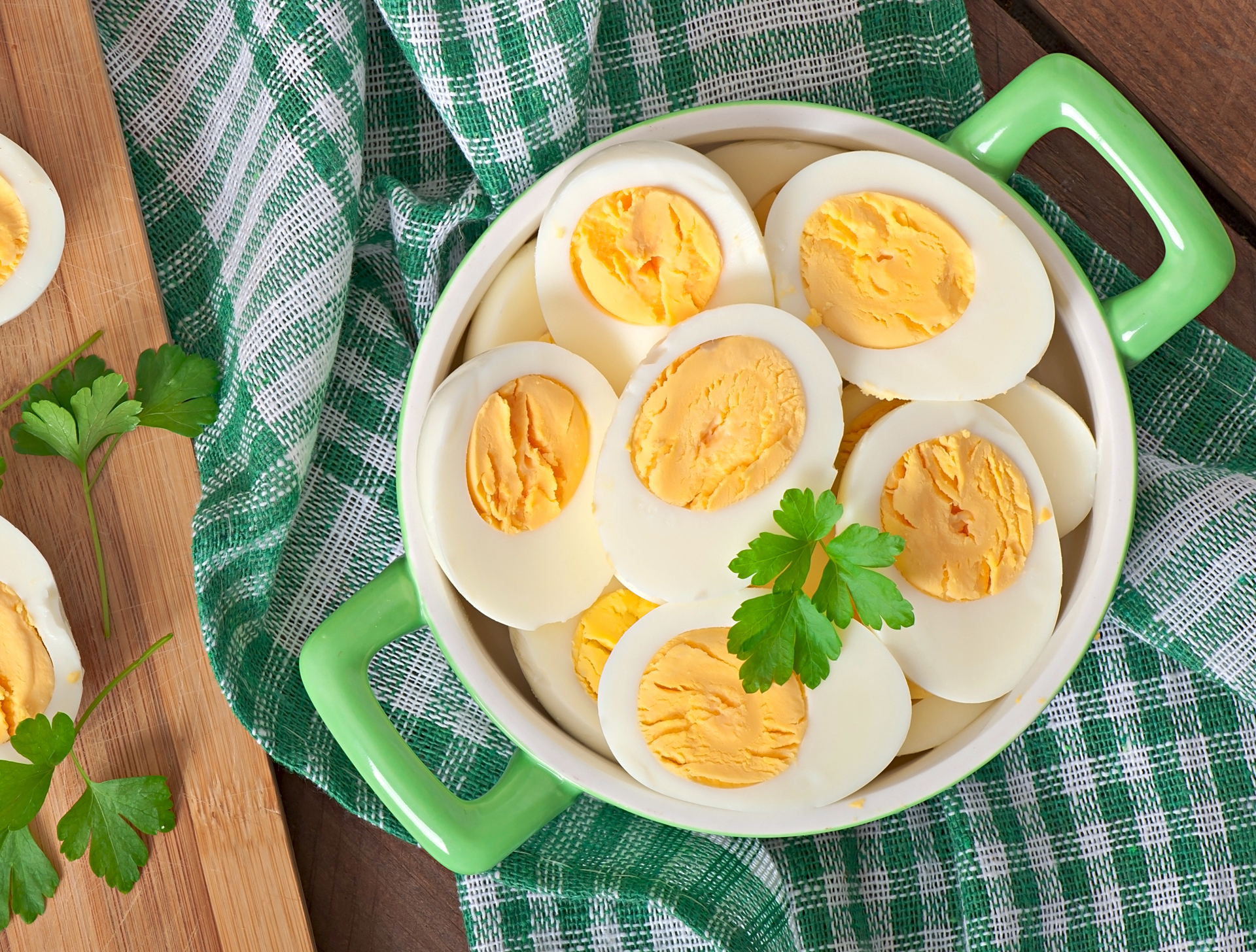 Гастроэнтеролог Кашух: куриные яйца лучше не есть вместе с сыром и ветчиной
